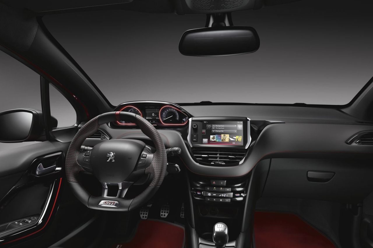 Interior do Peugeot 208 GTi 30th Anniversary